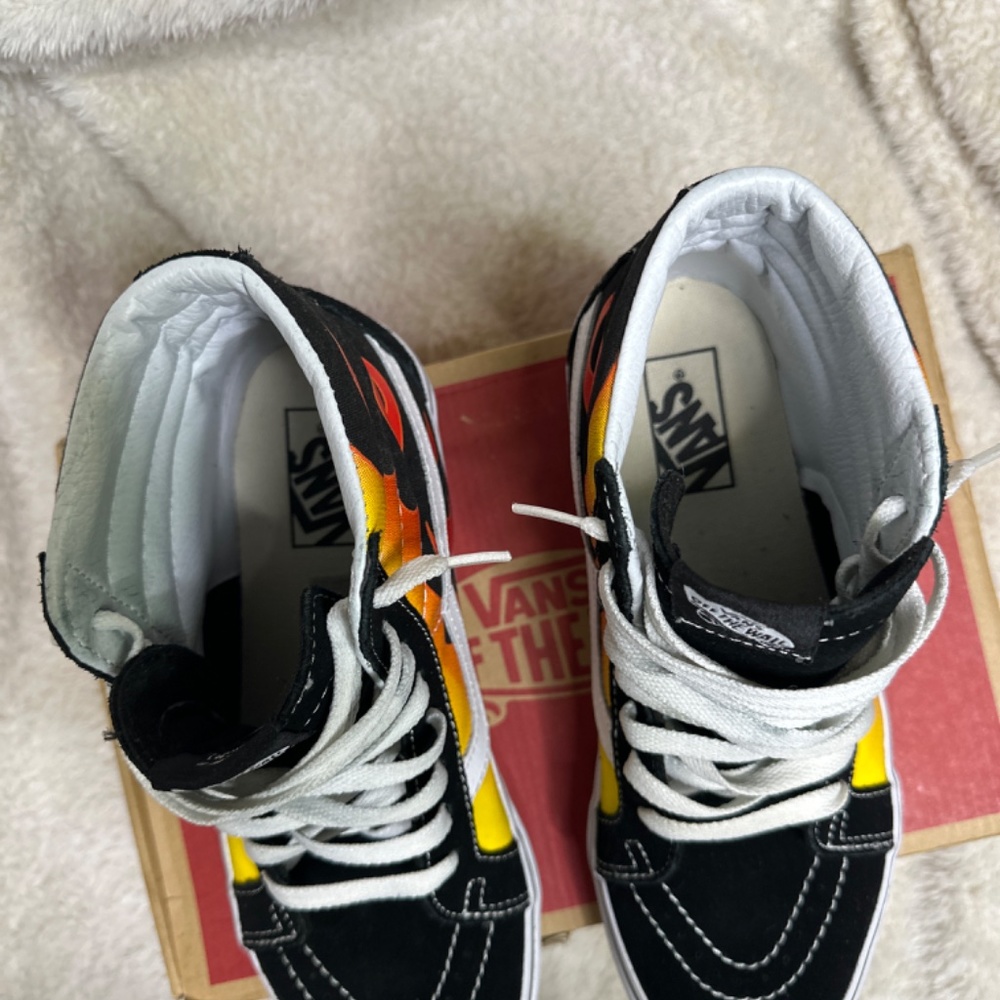 Vans - Picture 4 of 6